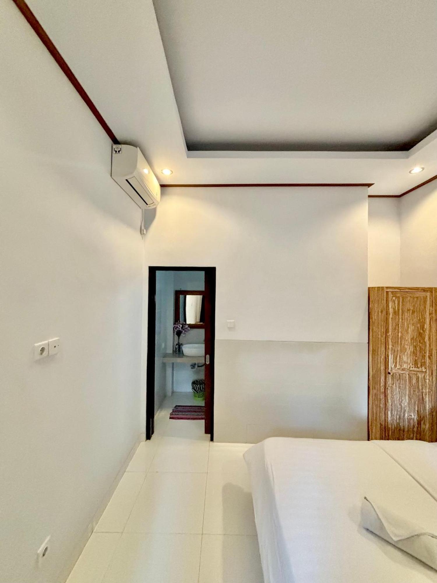The Lima Home Stay In Canggu ภายนอก รูปภาพ